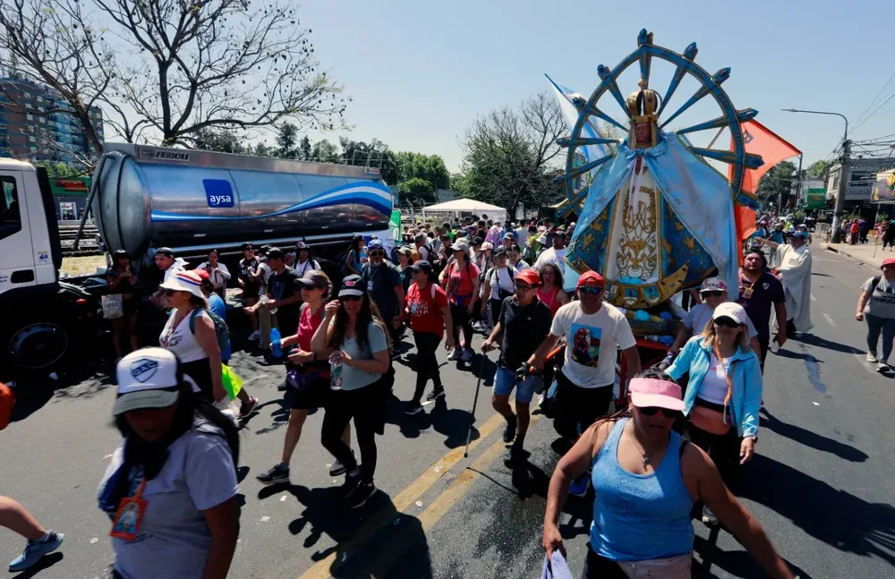 AySA acompaña con puestos de agua potable la 51° Peregrinación a Luján (3)